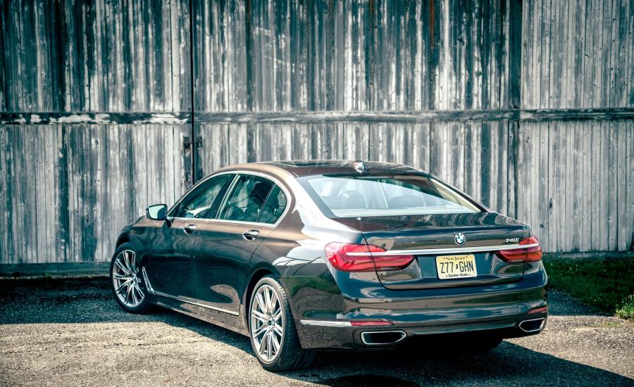  BMW 740i 2016 года  (NA) (фото 3 из 10)